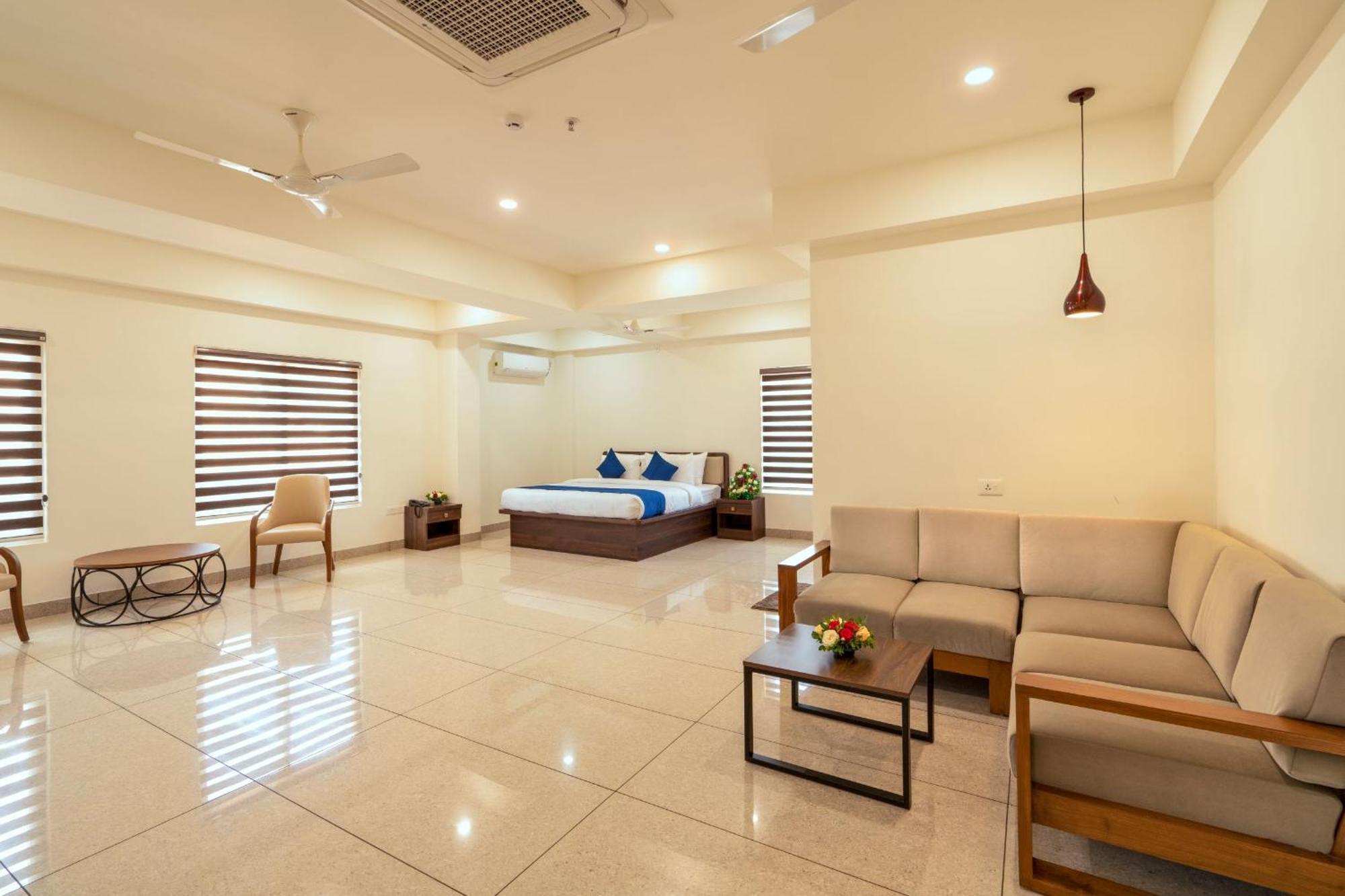 Kumbanad Heritage Hotel Vennikulam Exterior photo
