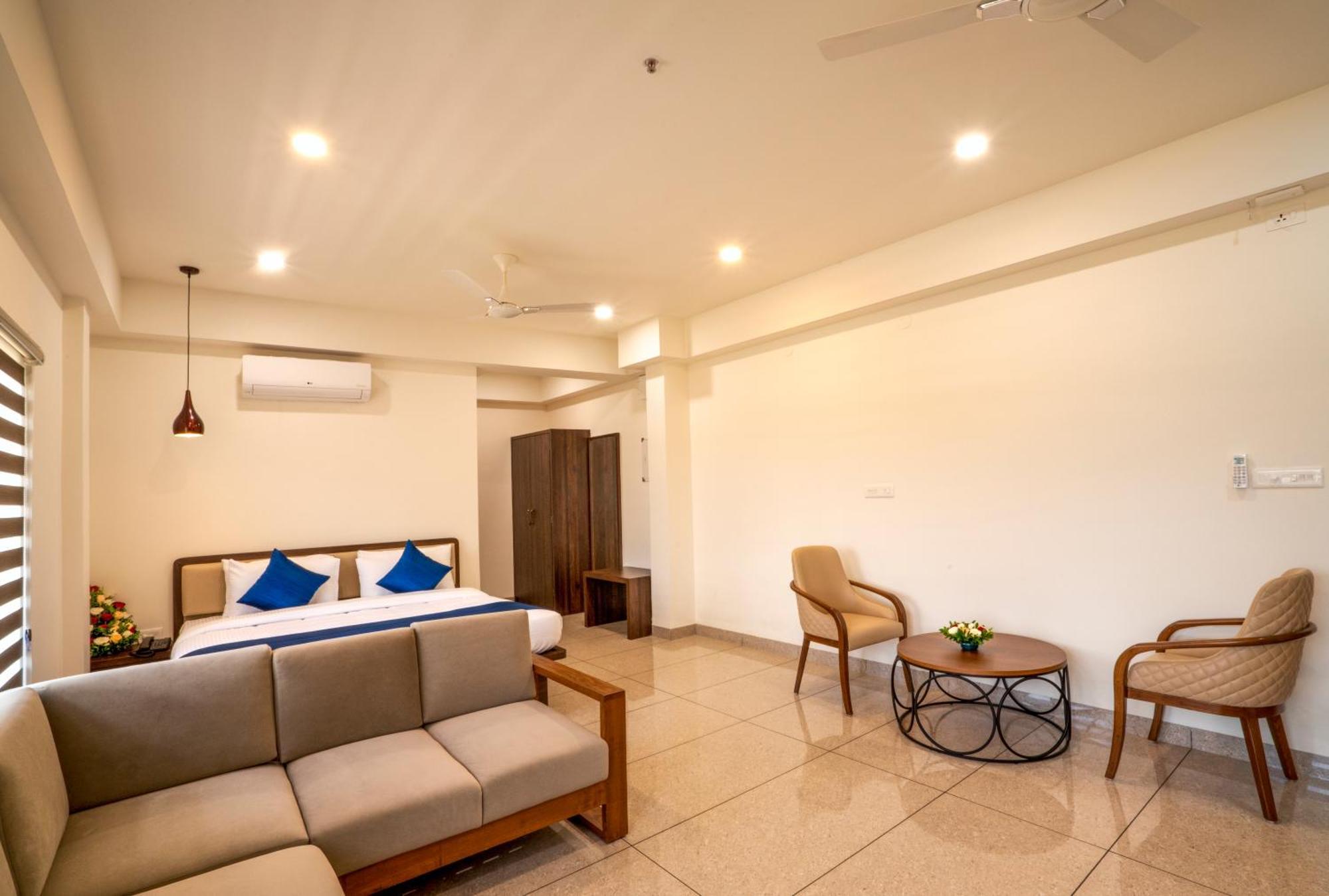 Kumbanad Heritage Hotel Vennikulam Exterior photo