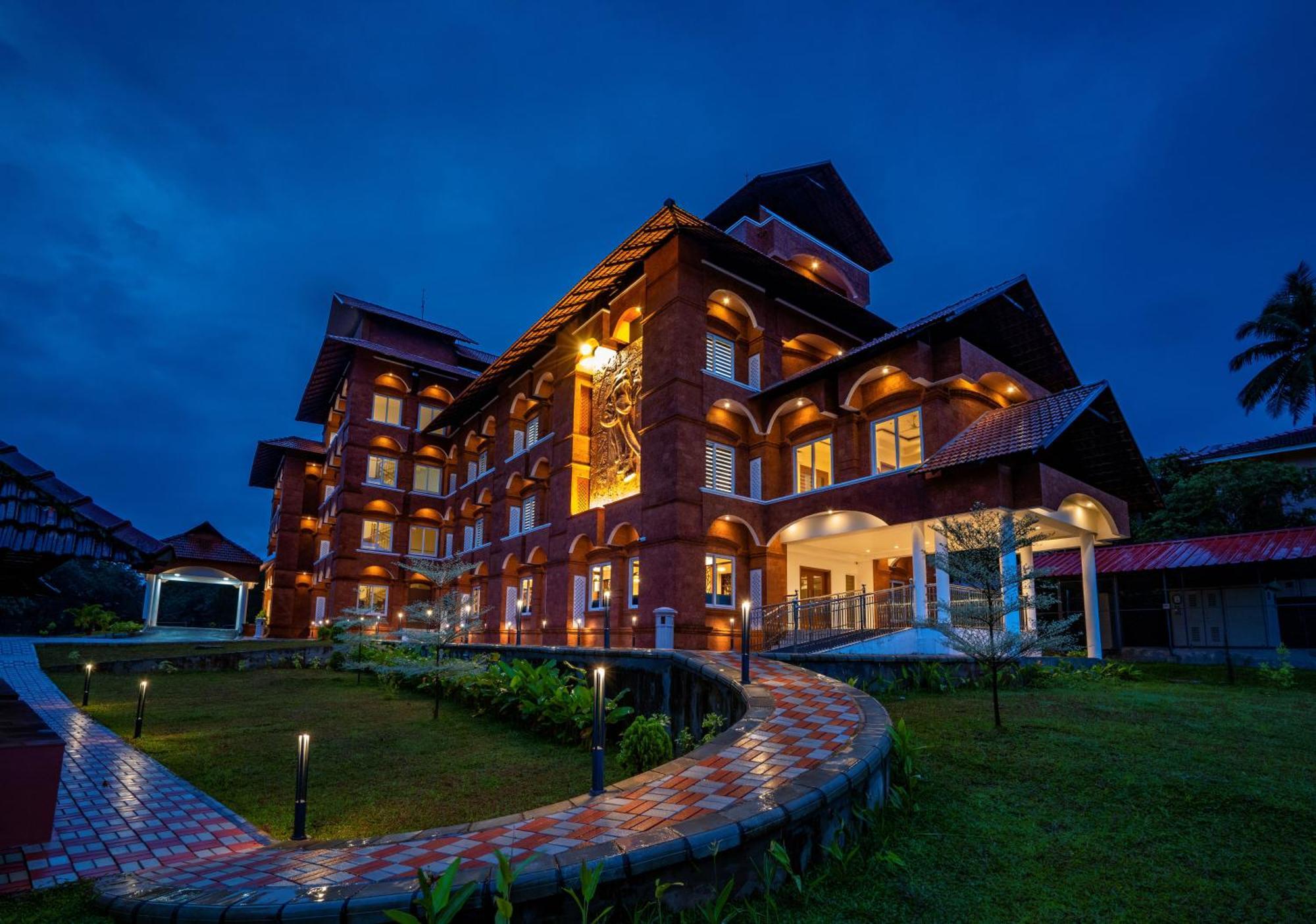 Kumbanad Heritage Hotel Vennikulam Exterior photo