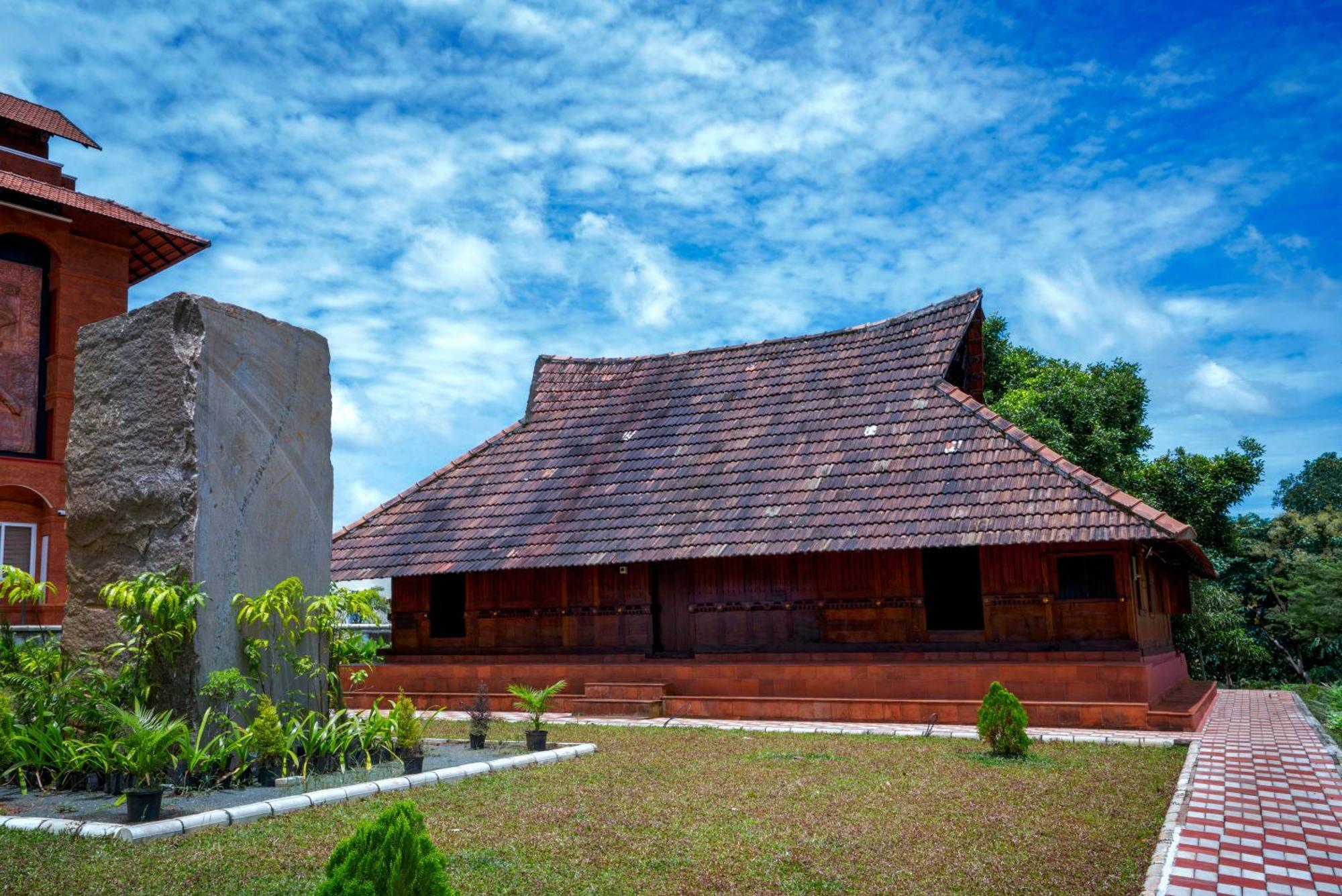 Kumbanad Heritage Hotel Vennikulam Exterior photo