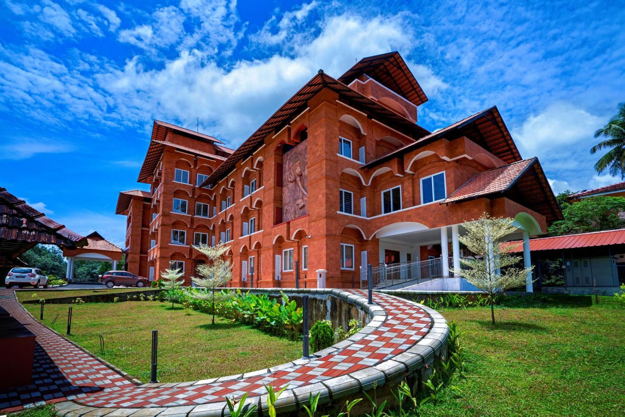 Kumbanad Heritage Hotel Vennikulam Exterior photo